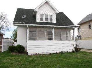 958 Grove St, Aurora, IL 60505