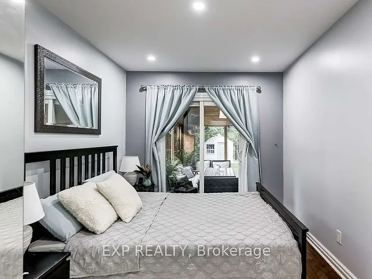 72 Billington Cres #UPPER — Photo 17
