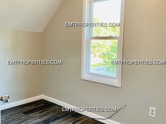 3rd image of 929 E River St