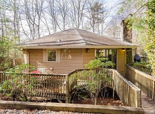 526 Kanasgowa Dr, Brevard, NC 28712