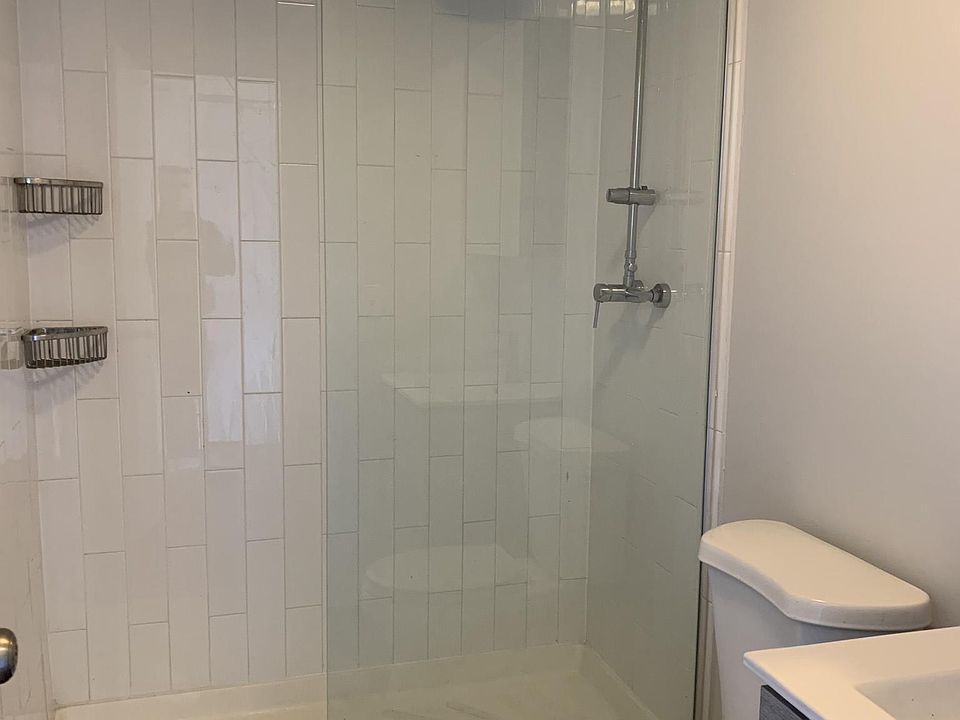 2nd image of 5718 N Winthrop Ave APT 507