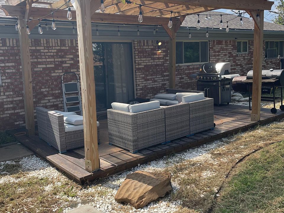 Outdoor deck and covered pergola
