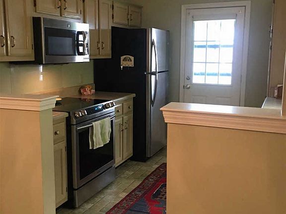 5th image of 8194 Town N Country Dr