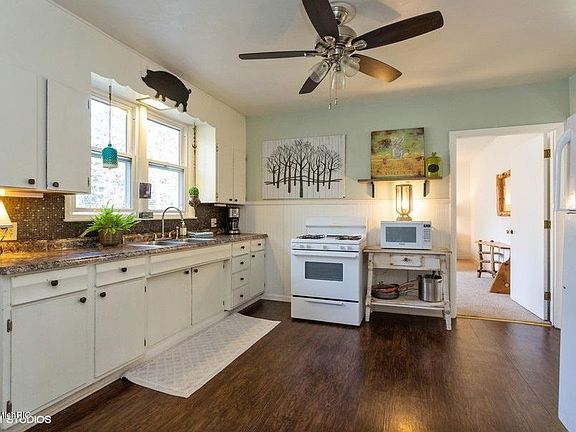 Image 3: 03_9552UnionPierRd_177001_Kitchen_LowRes