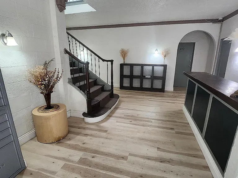 21 Westminster Ave #101 — Photo 15