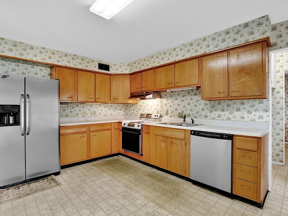 1st image of 725 Lake Blue Dr