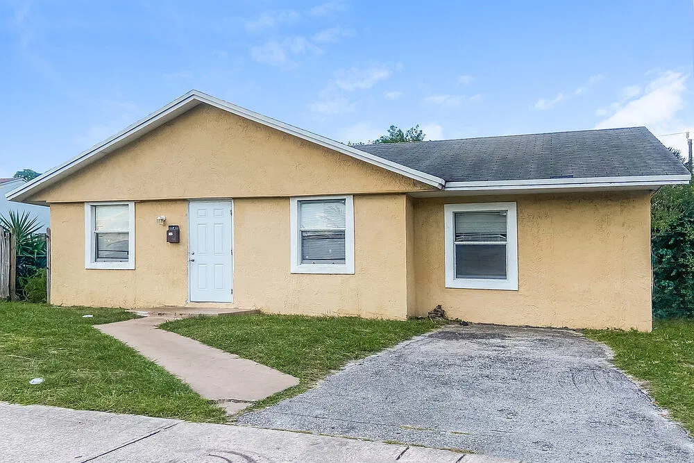3 bed, 2.0 bath, 1177 sqft, $3,180 — Photo 1