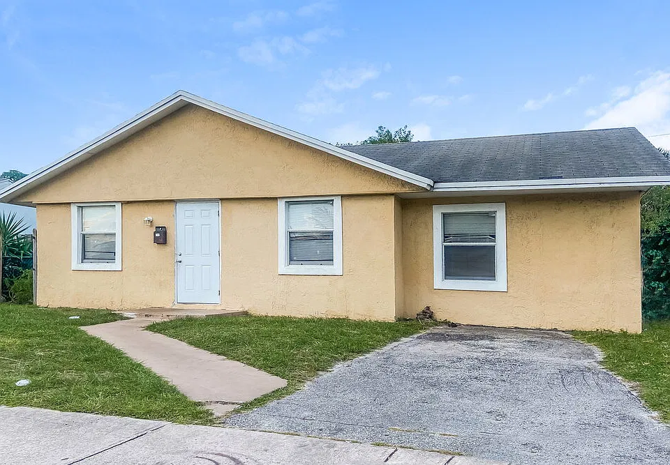 355 NW 15th St