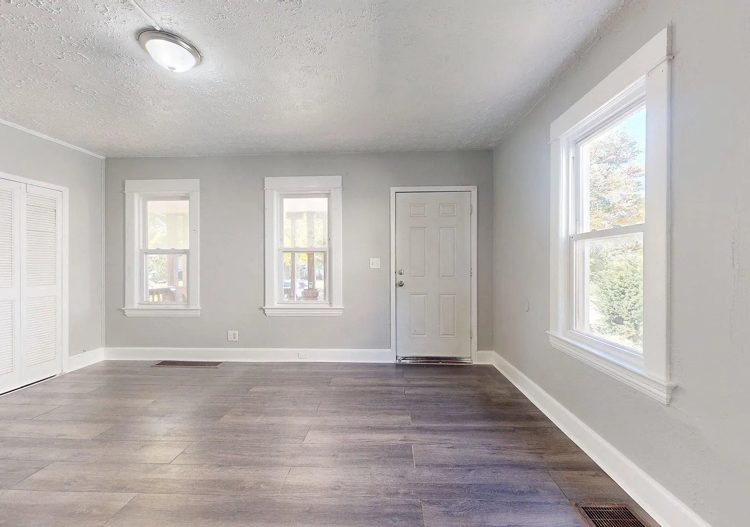 Cudell / Edgewater - 4 Bedroom Single Family Home — Photo 1