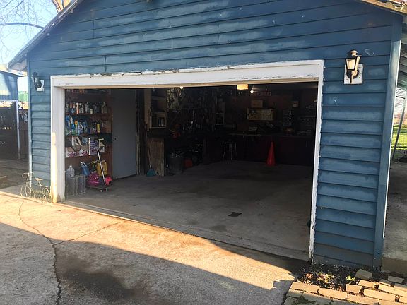 3rd image of 218 E Congress St