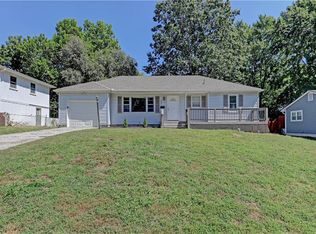 8805 Grandview St, Overland Park, KS 66212