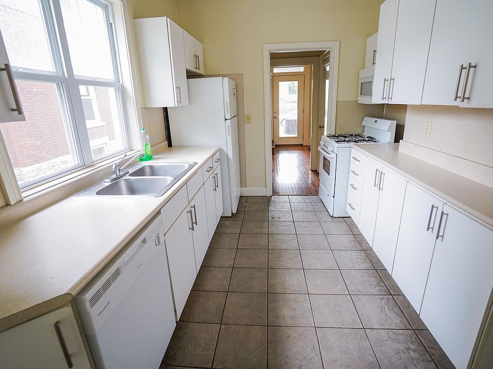 1st image of 152 E 12th Ave
