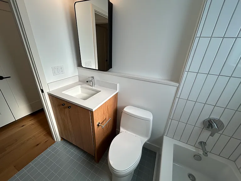 1003 E Washington St — Photo 26