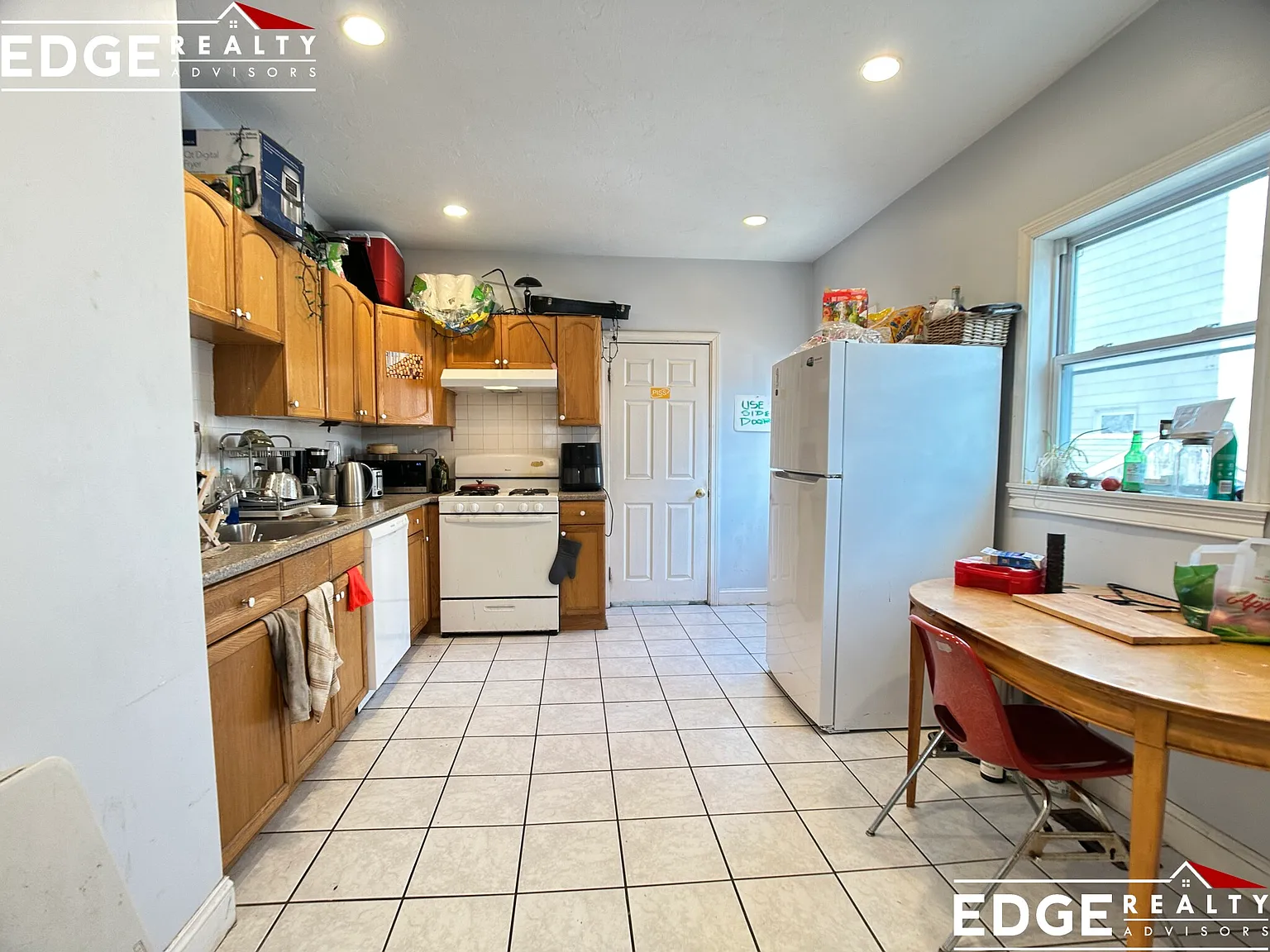 6 bed, 2500 sqft, $6,000 — Photo 2