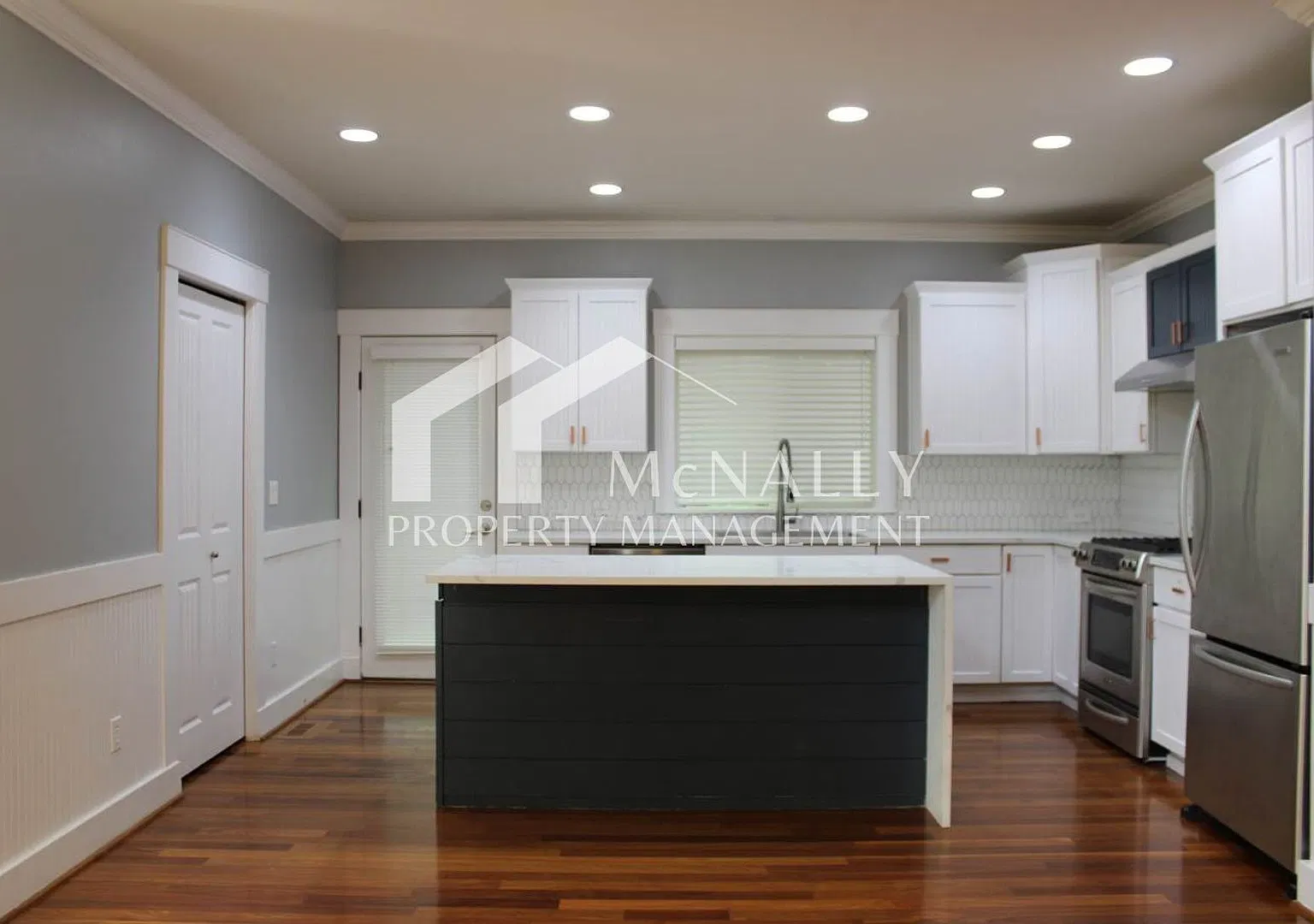 Spacious 4-Bedroom Home in Harbor Crossing with Main-Floor Primary Suite & Bonus Room — Photo 2