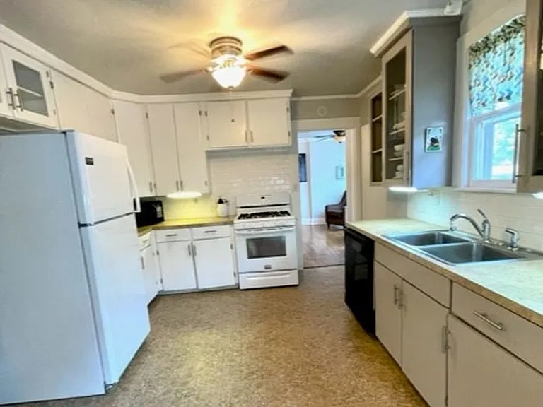 1125 W Matthews Ave — Photo 20