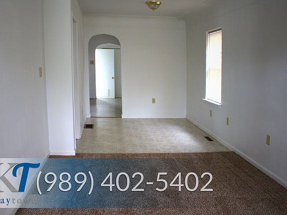 4th image of 301 Fraser St