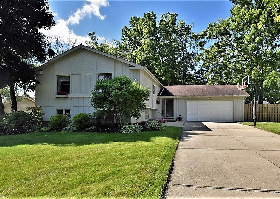 1st image of 31880 Lynton Ln