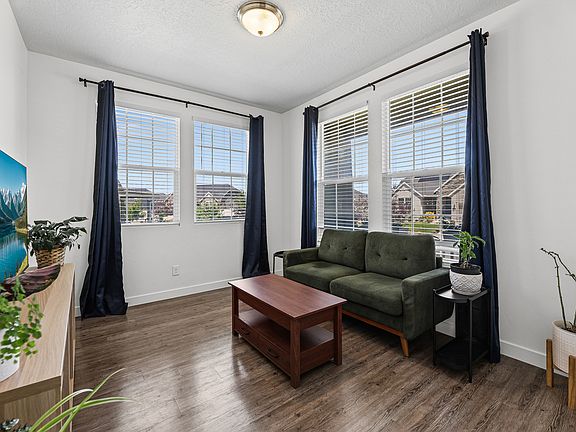 4th image of 687 W Houston St