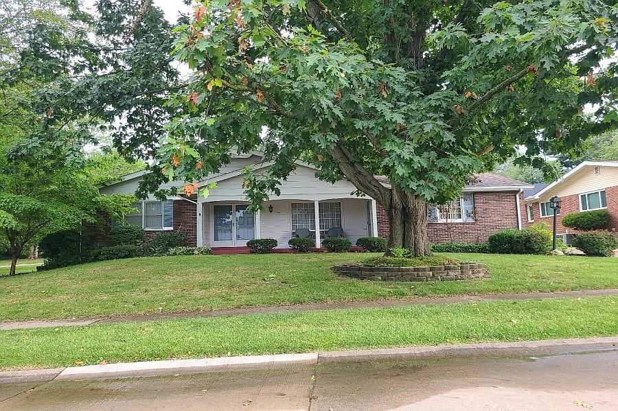 1st image of 4020 Woodcrest Dr