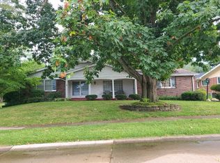 4020 Woodcrest Dr, Florissant, MO 63033