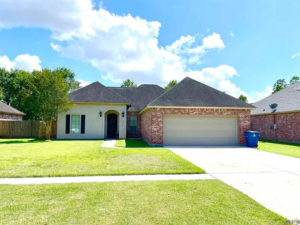 2317 Woodland Ct, Port Allen, LA 70767