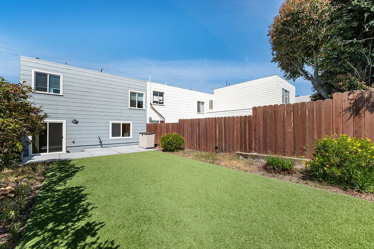Building Photo - 2637 Wawona St