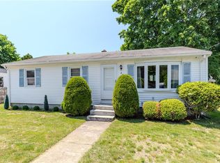 4 Halsey Dr, Smithfield, RI 02917