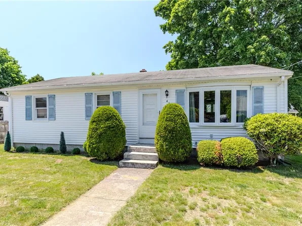 4 Halsey Dr, Smithfield, RI 02917