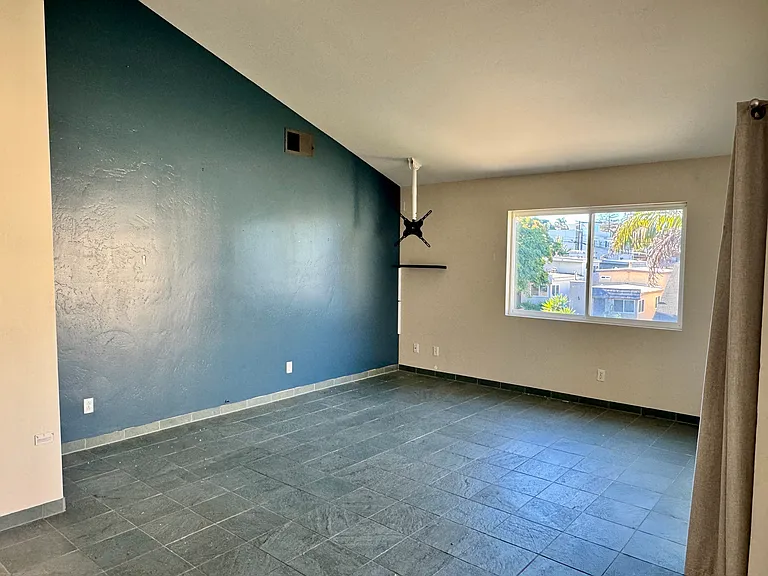 4578 Narragansett Ave — Photo 11