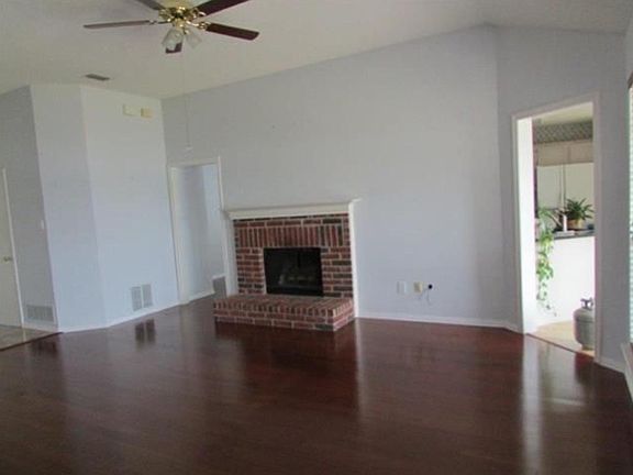 4th image of 1501 Lakeshore Dr