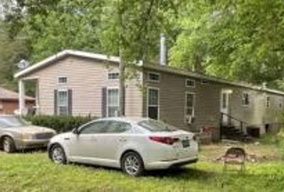 2nd image of 220 Duke St