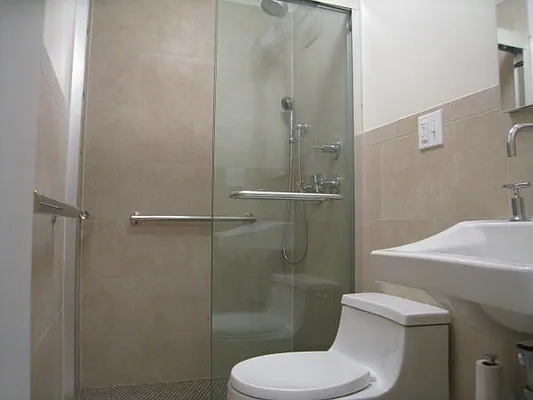 Rented by Alexiou Realty | media 10