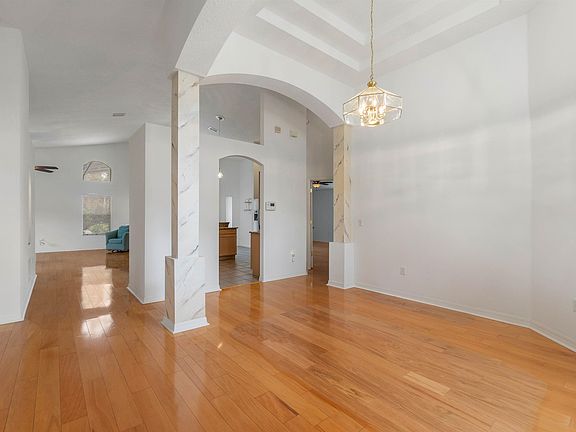 5th image of 84 London Dr