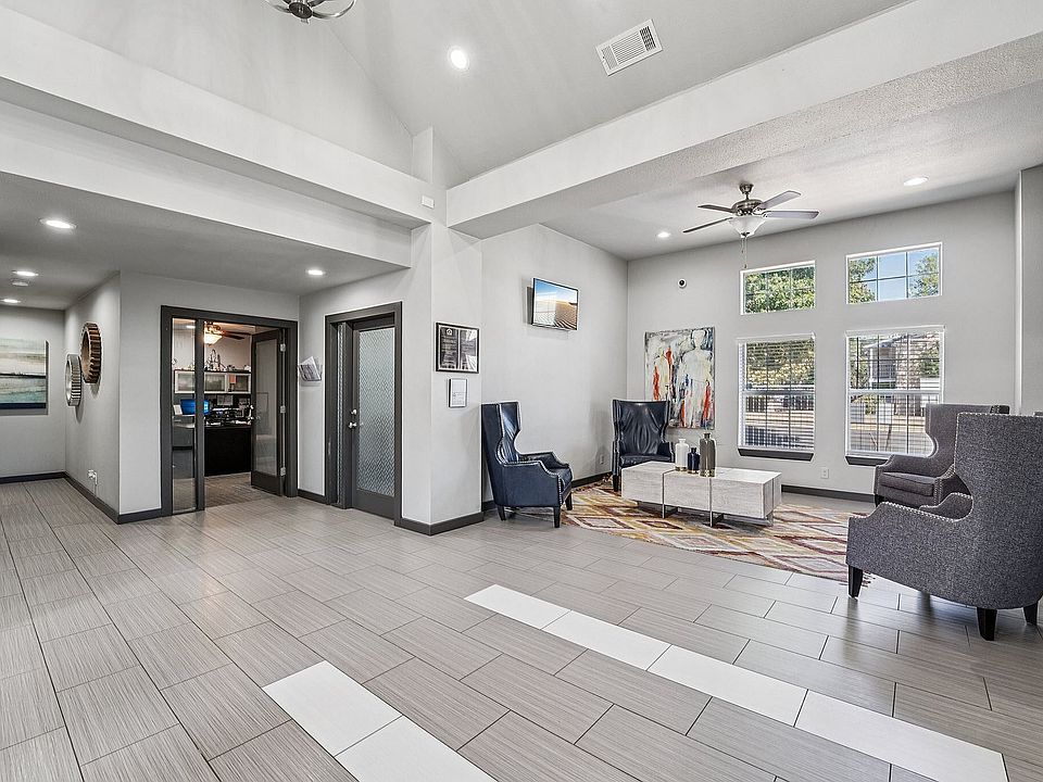 Welcoming Leasing Office with Modern Design in Waco Apartments