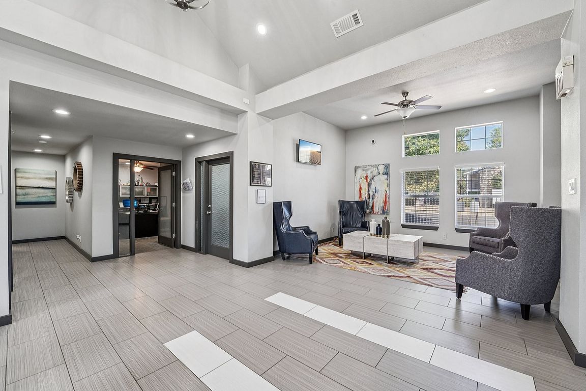 Welcoming Leasing Office with Modern Design in Waco Apartments
