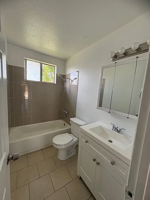 1 bed, 850 sqft, $1,950 — Photo 3