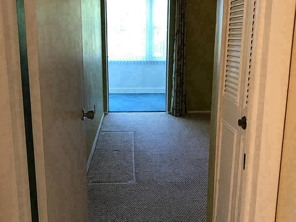 Bedroom 1 entry