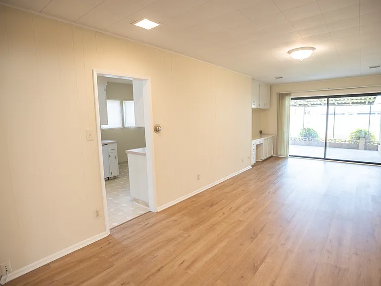 452 W Wilson Ave — Photo 17