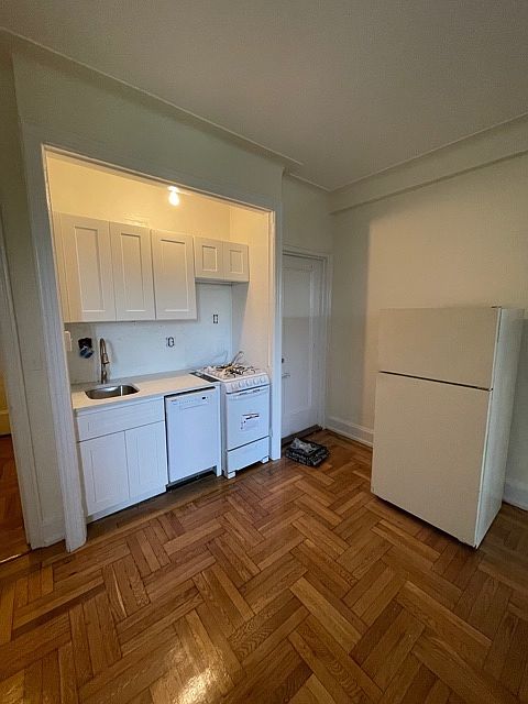 1st image of 36 Plaza St E APT 6G