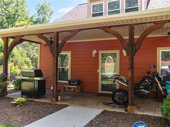 5th image of 2108 Glenside Dr
