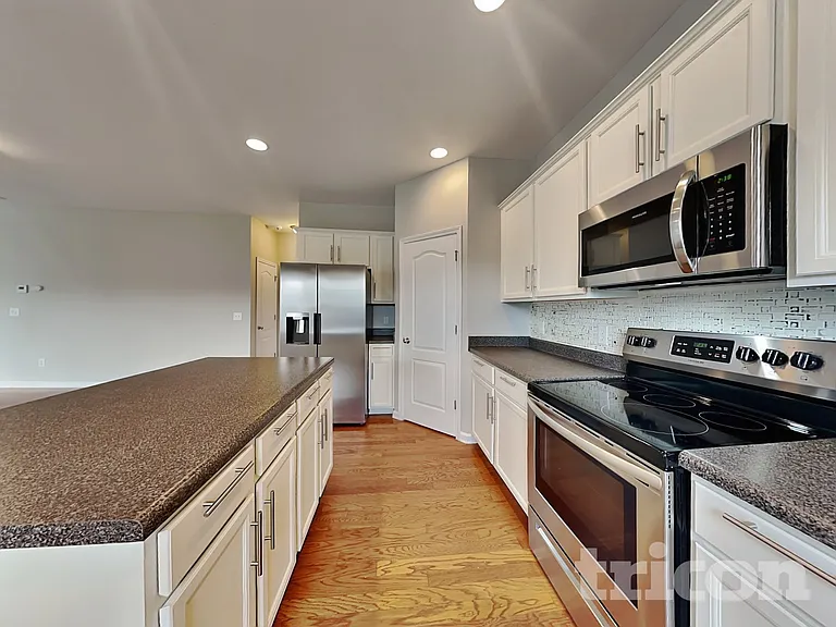 527 W Saddletree Dr — Photo 6