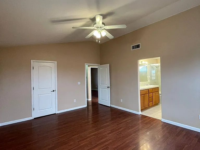 425 San Fernando St — Photo 11