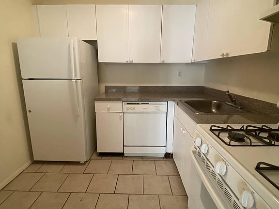 4th image of 17 Lake St #6K