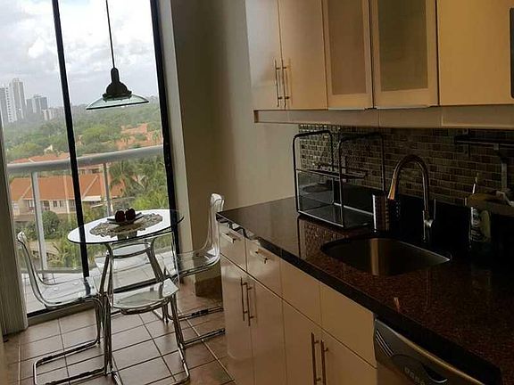 4th image of 3610 Yacht Club Dr APT 811