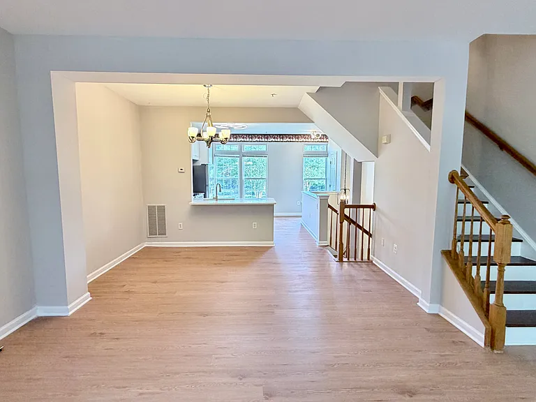 603 Eisenhower Dr — Photo 6
