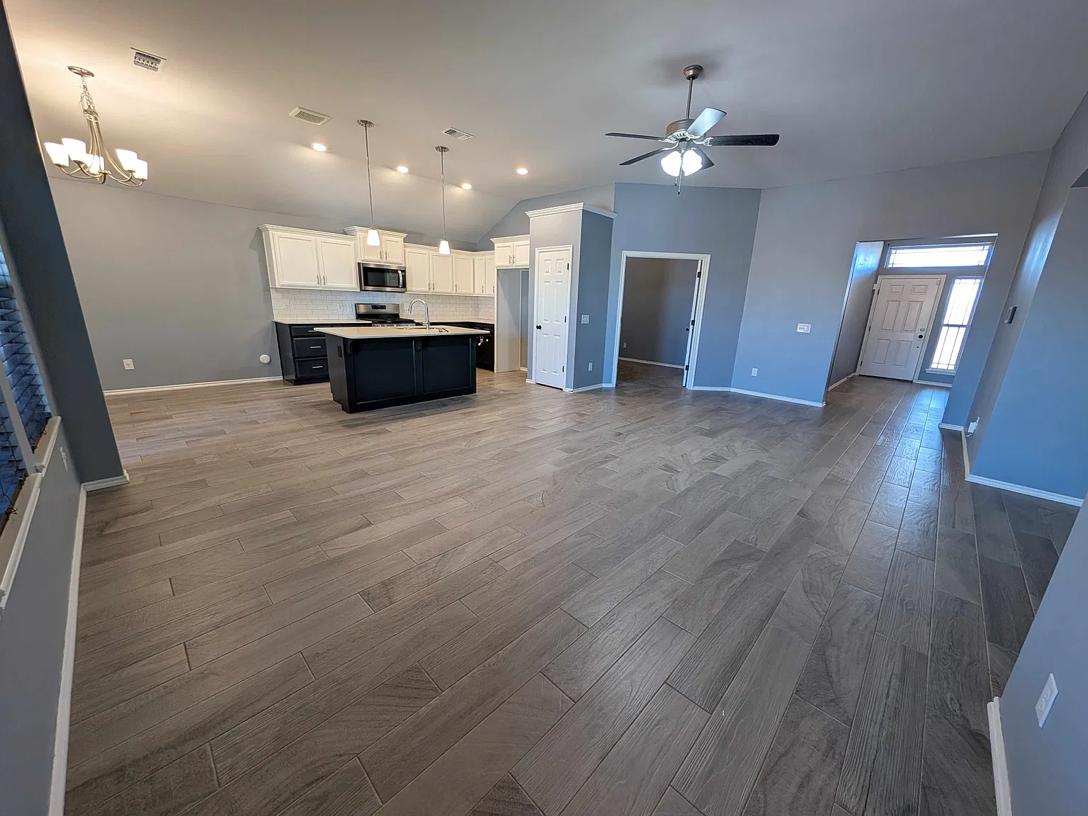 3 bed, 1808 sqft, $2,100 — Photo 4