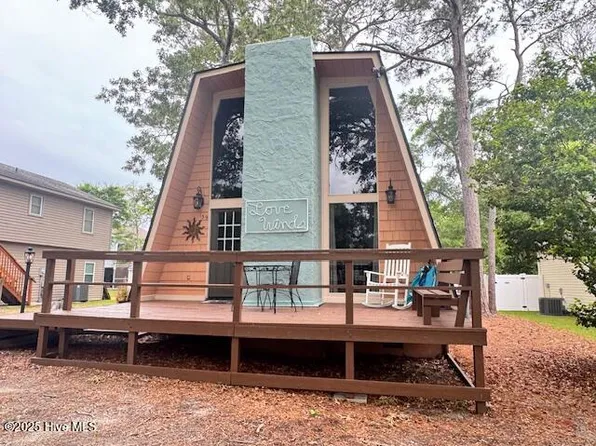 159 NE 31st Street, Oak Island, NC 28465