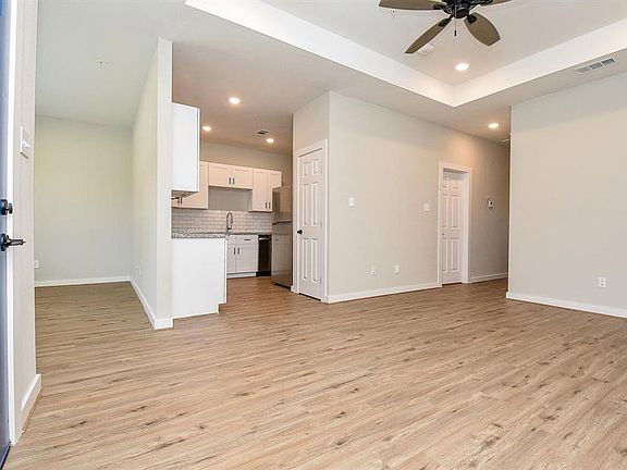 3rd image of 10317 Lake Rd #10C