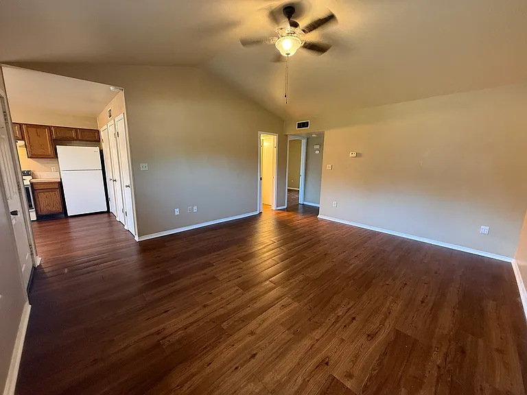 2624 W C St — Photo 3